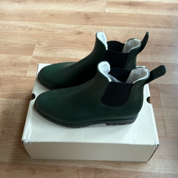 St. John’s Bay Castine Rain boots - Picture 2 of 4